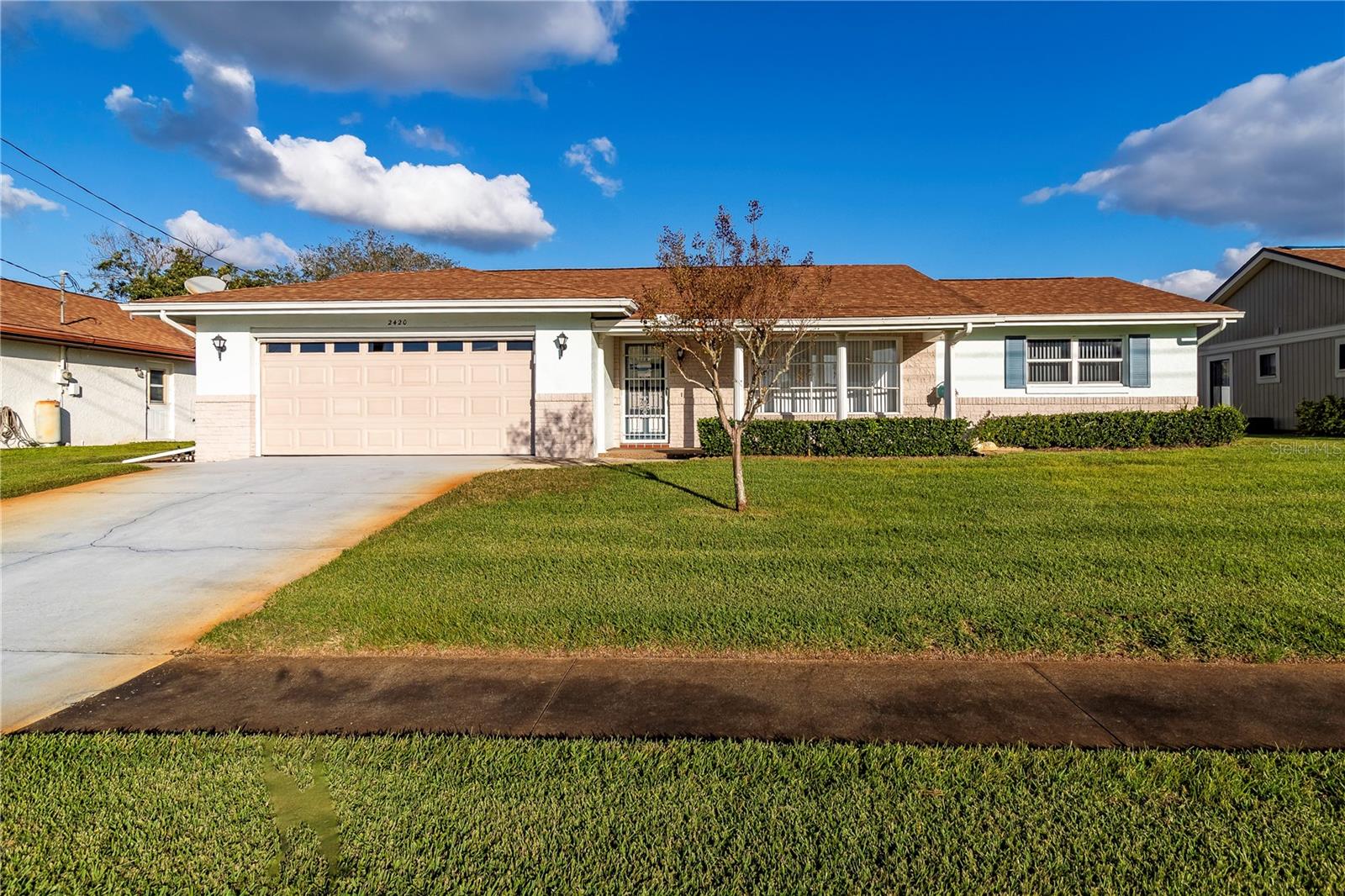 2420 PINE TREE CIRCLE DR