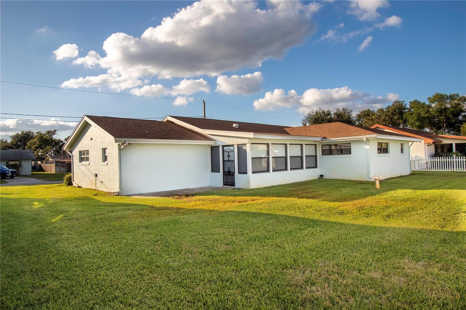 2420 PINE TREE CIRCLE DR