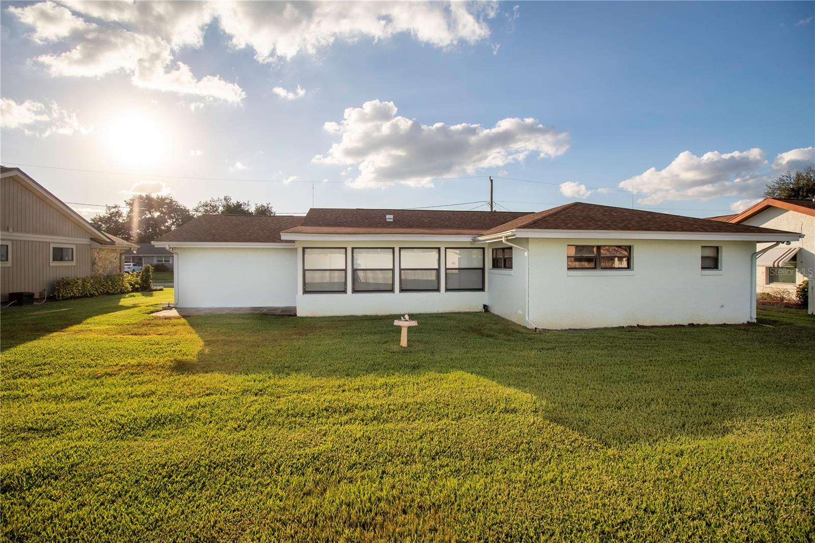 2420 PINE TREE CIRCLE DR