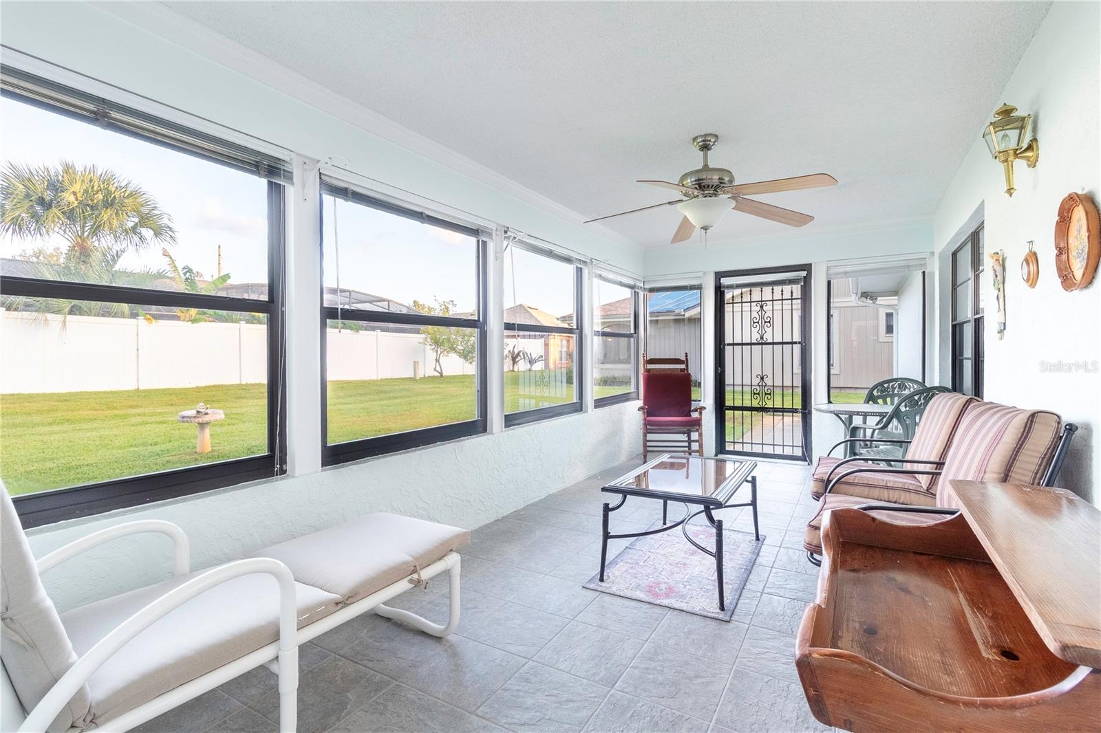 2420 PINE TREE CIRCLE DR