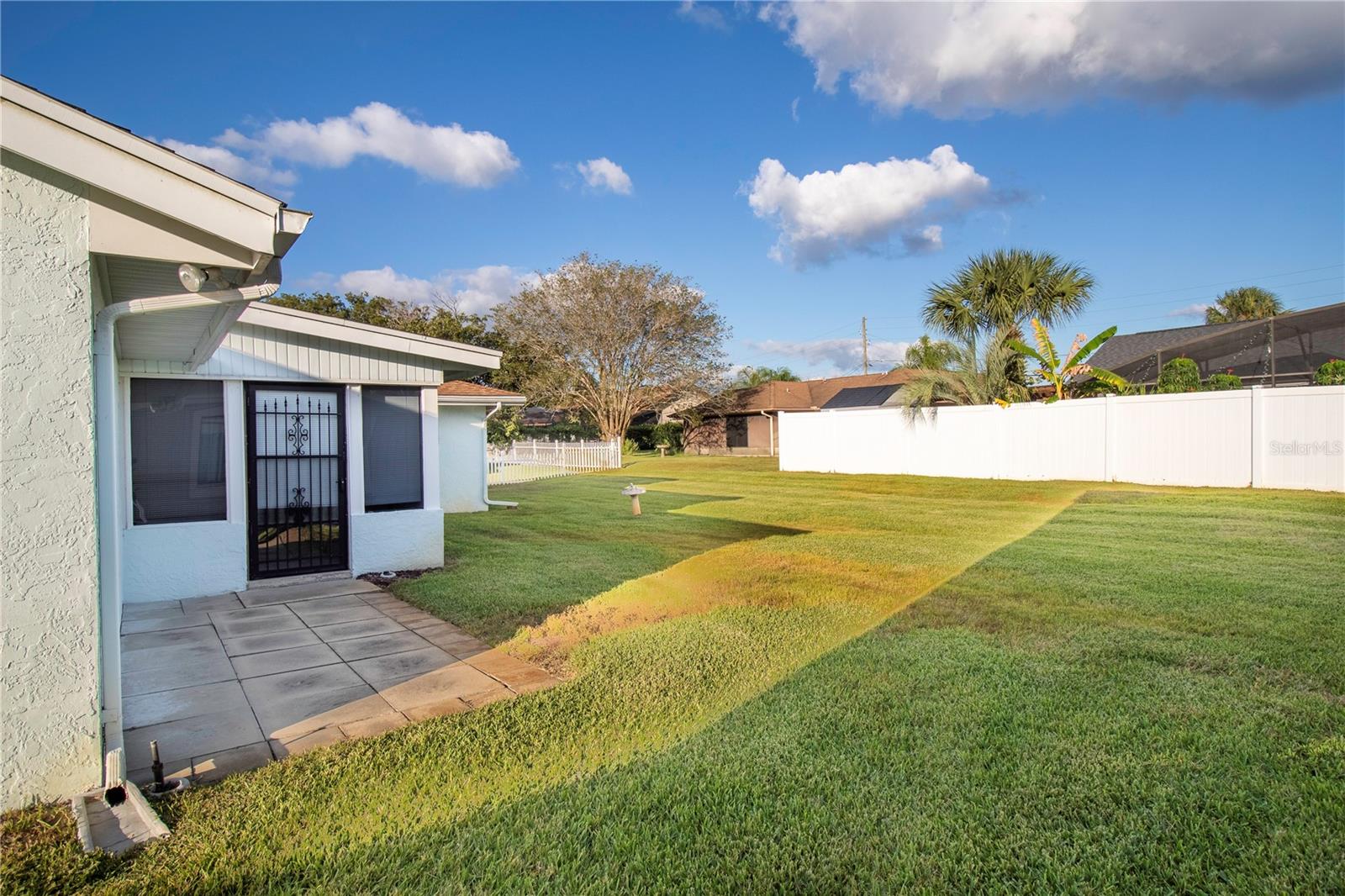 2420 PINE TREE CIRCLE DR