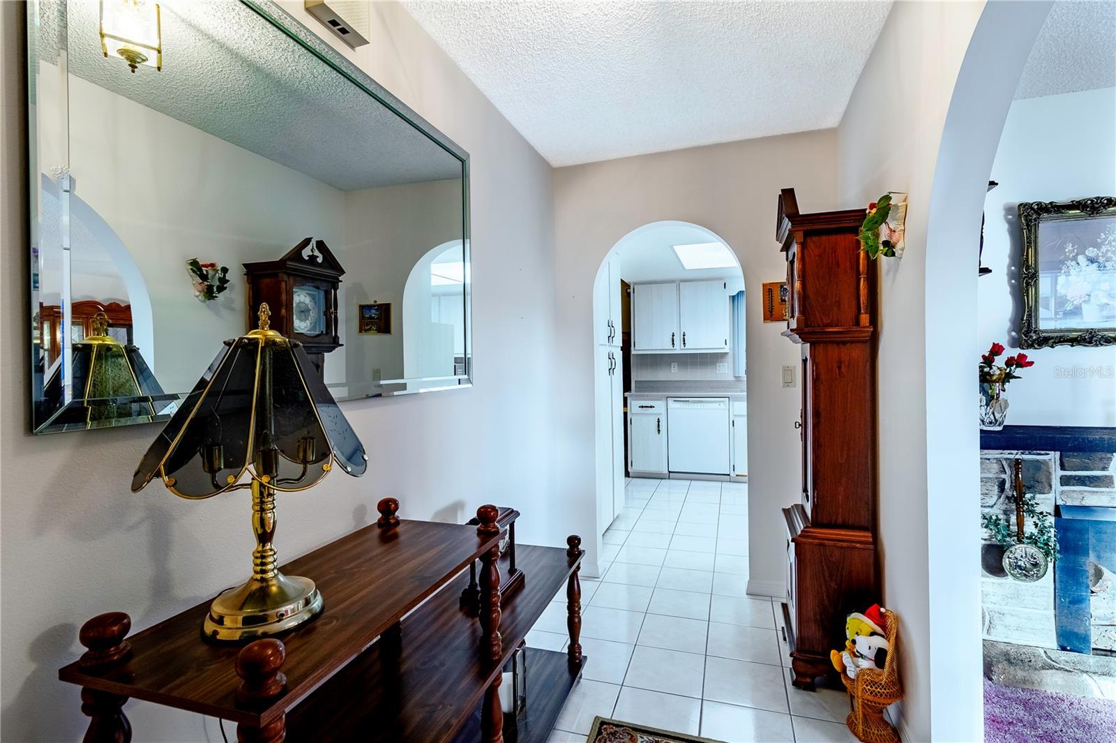 2420 PINE TREE CIRCLE DR