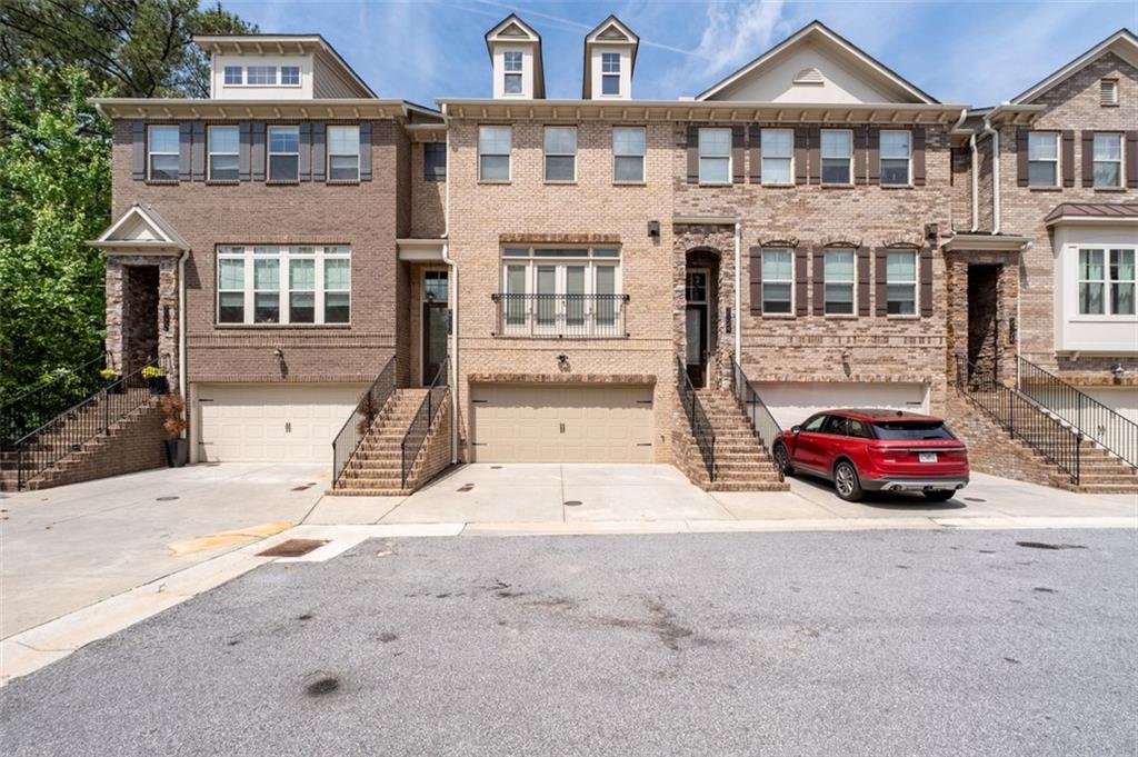 2122 PEMBROKE Drive