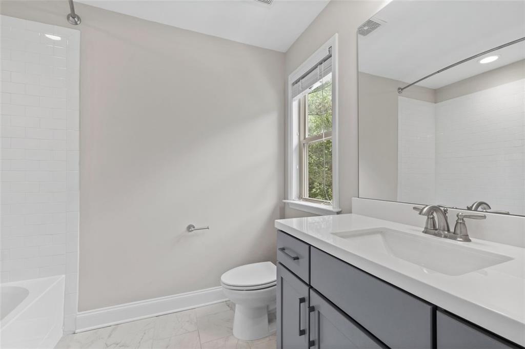 2122 PEMBROKE Drive