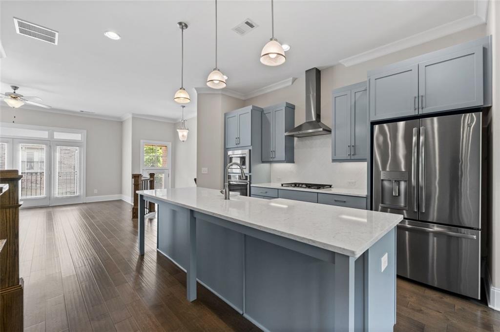 2122 PEMBROKE Drive
