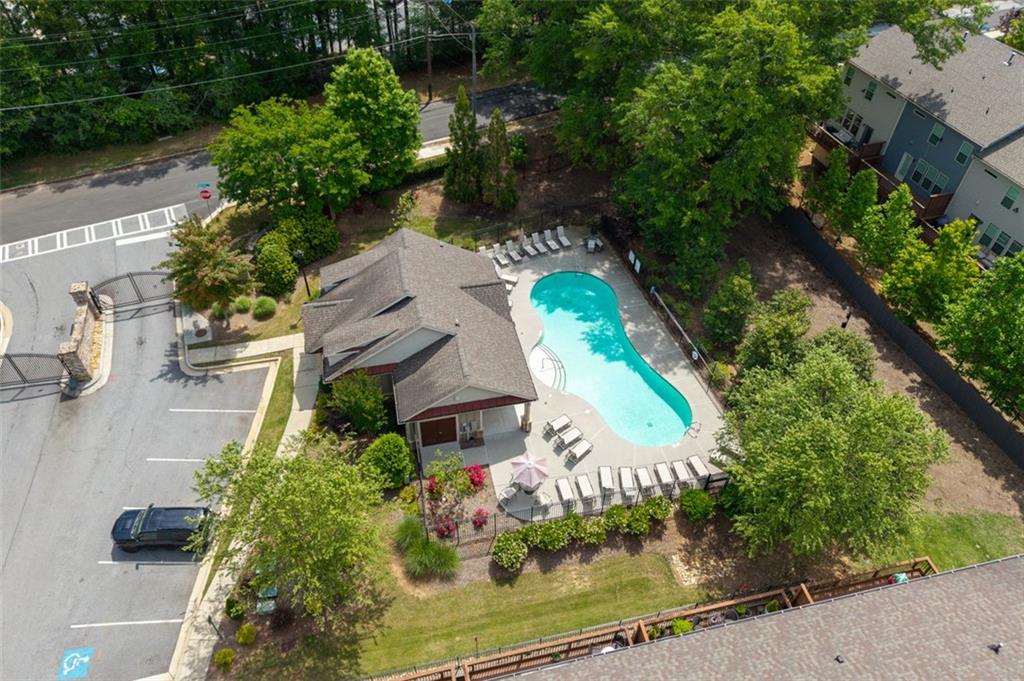2122 PEMBROKE Drive
