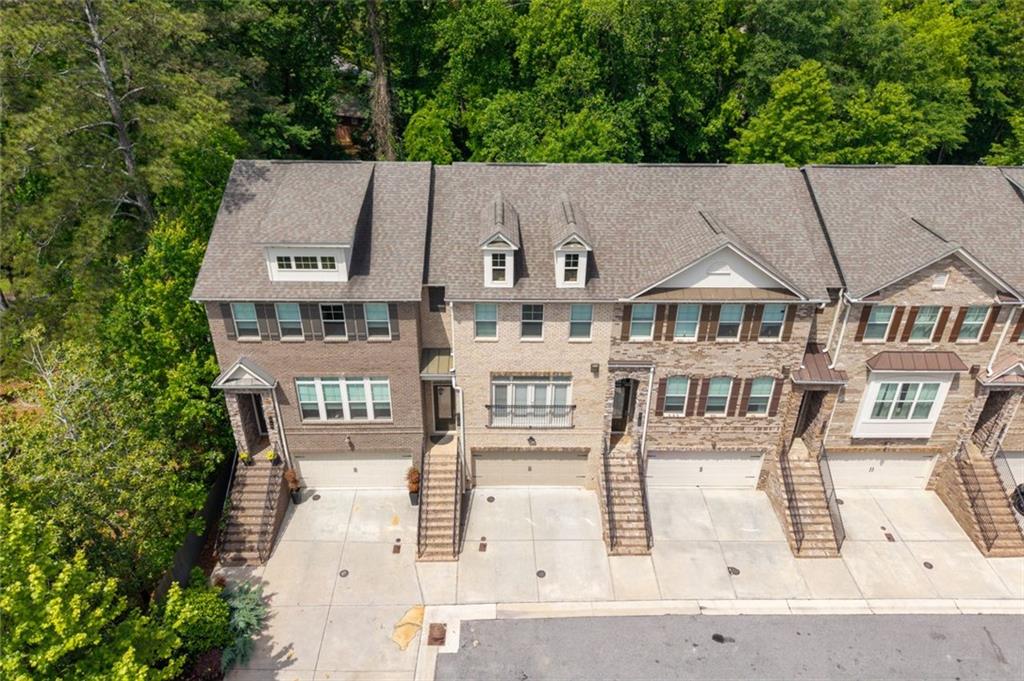 2122 PEMBROKE Drive