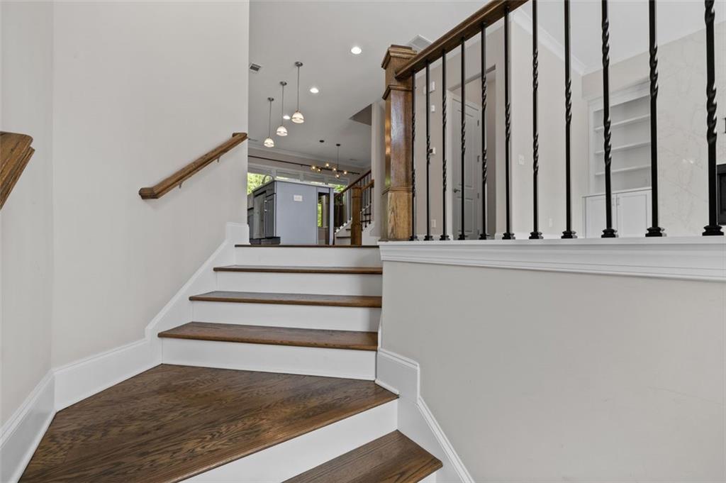 2122 PEMBROKE Drive