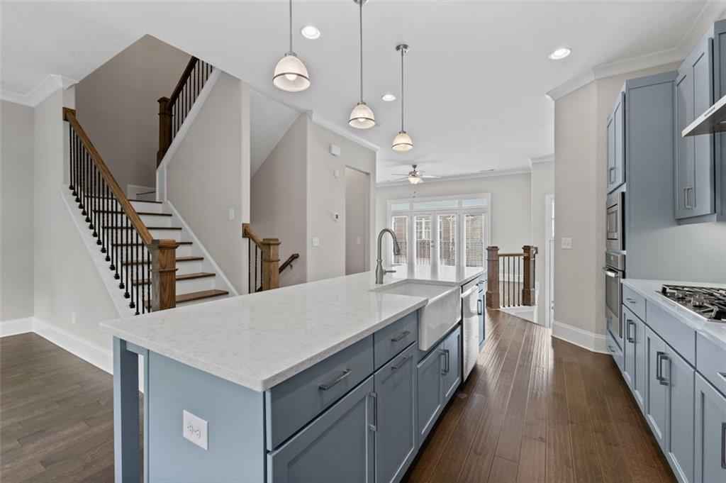 2122 PEMBROKE Drive