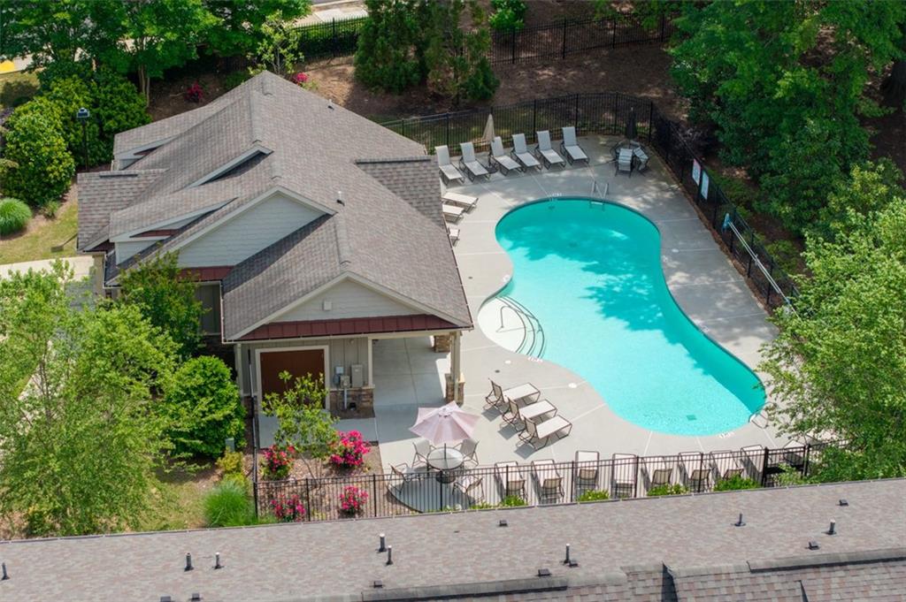 2122 PEMBROKE Drive