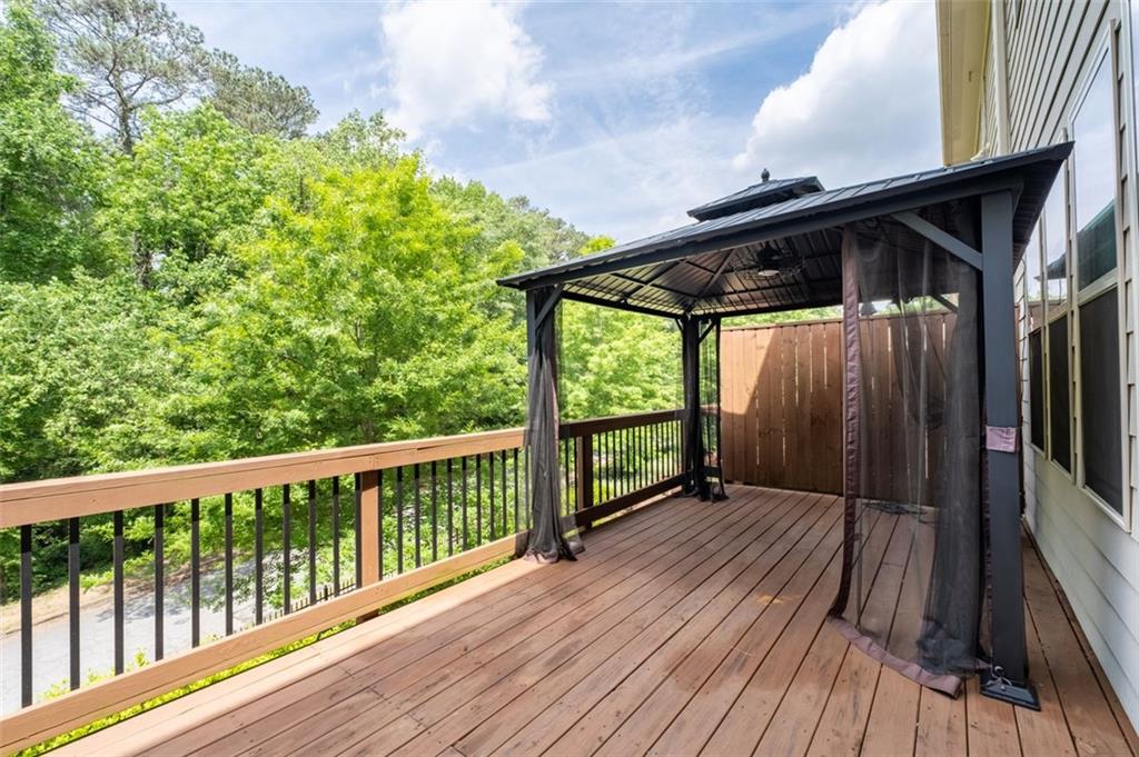 2122 PEMBROKE Drive