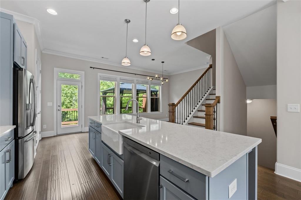 2122 PEMBROKE Drive