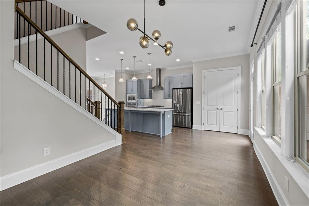 2122 PEMBROKE Drive