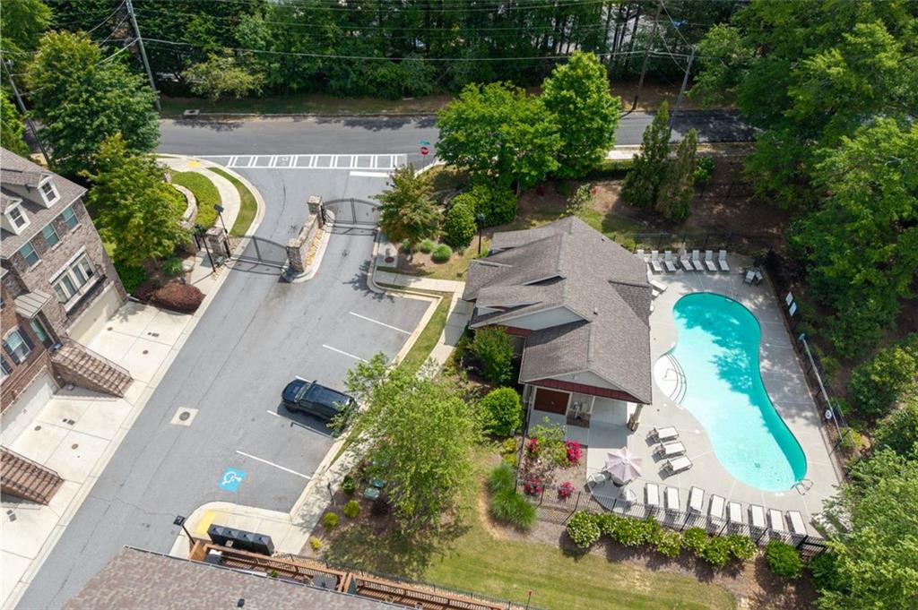 2122 PEMBROKE Drive