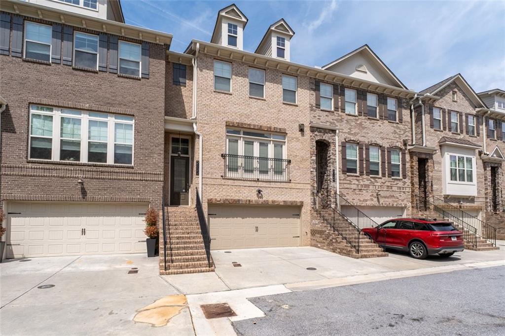2122 PEMBROKE Drive