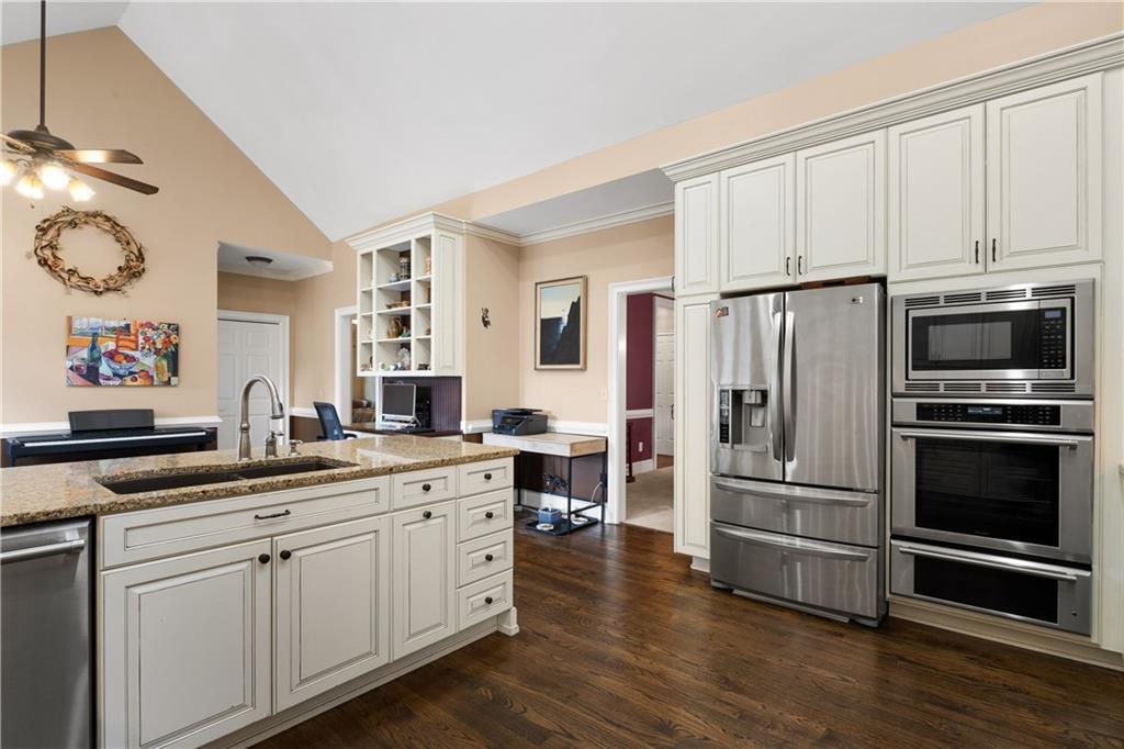 3613 GREYSTONE Circle