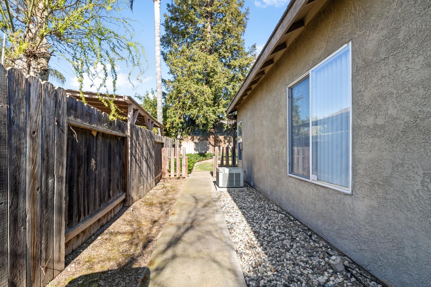 5024 TREETOP Drive