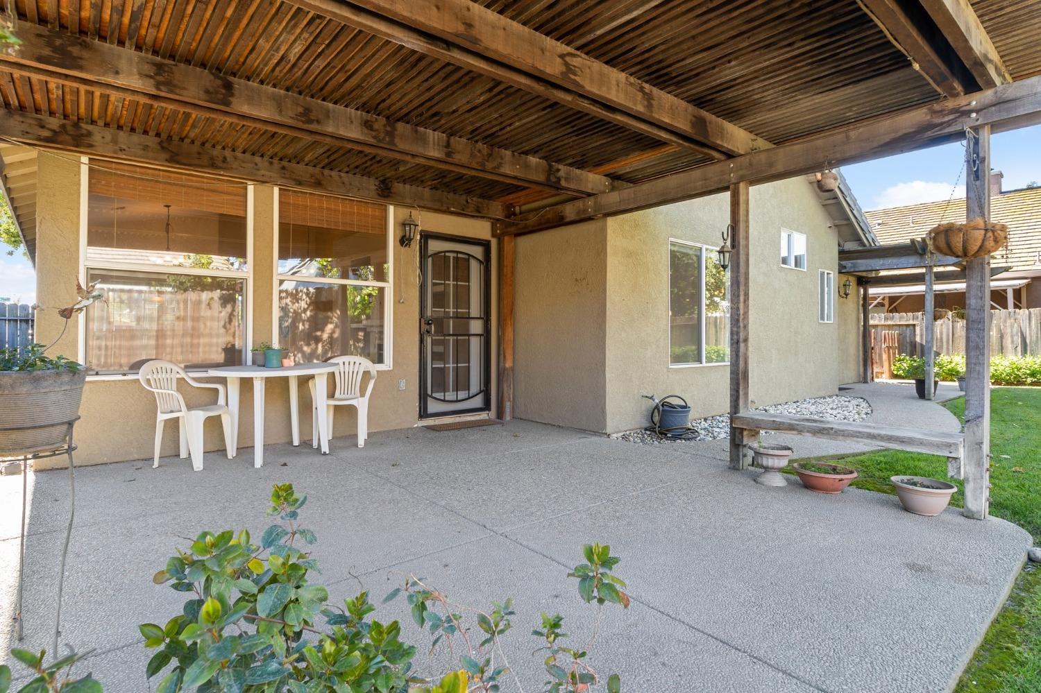 5024 TREETOP Drive