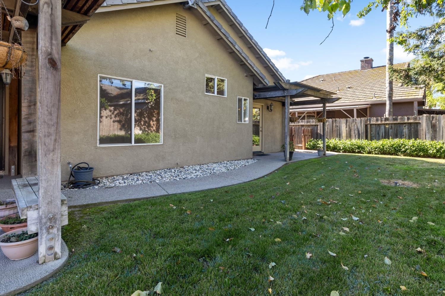 5024 TREETOP Drive