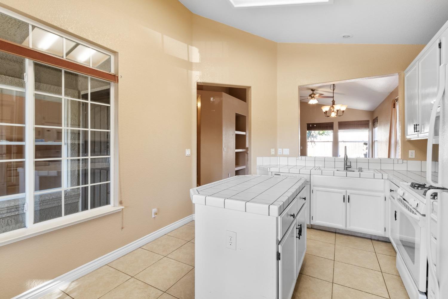 5024 TREETOP Drive