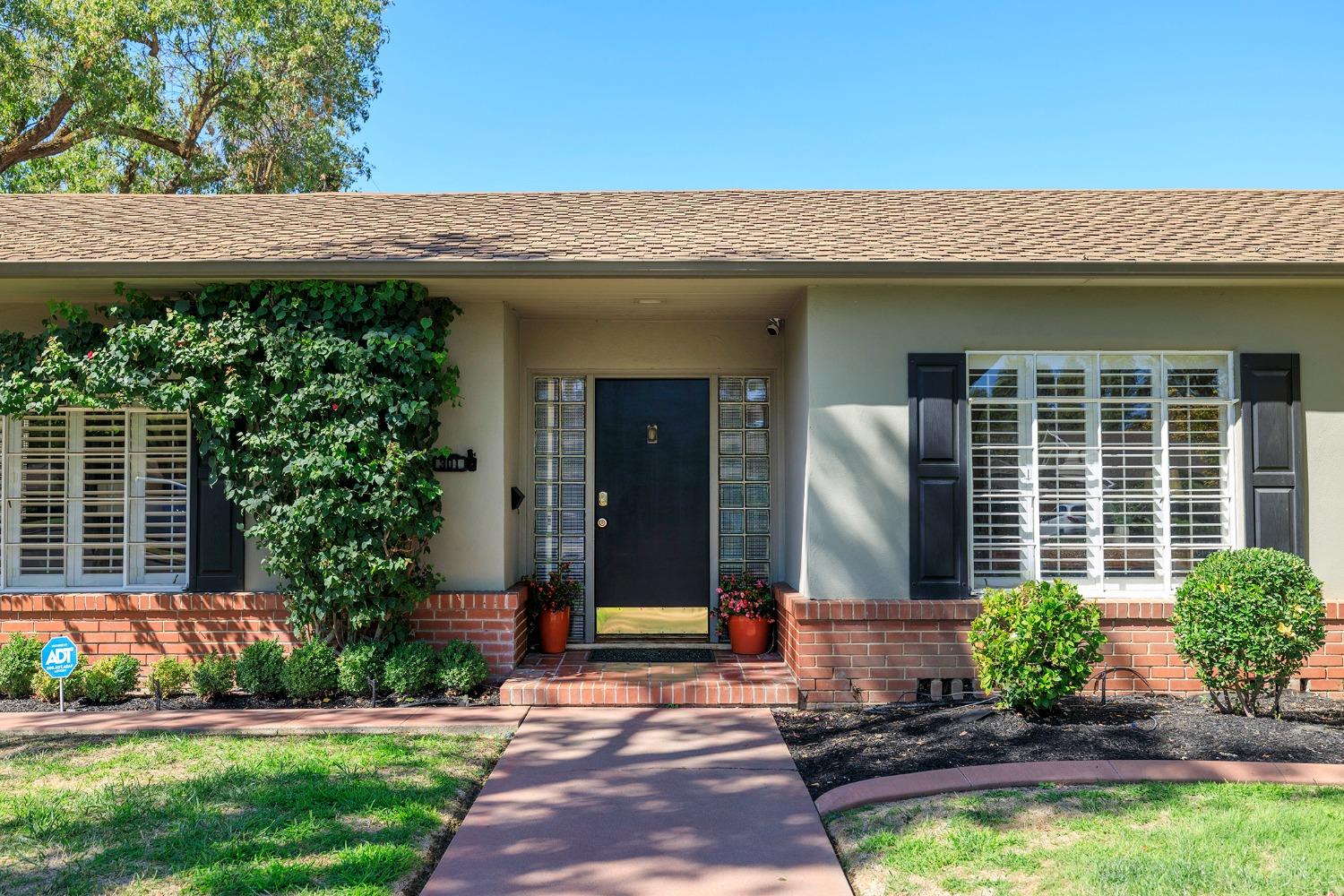 301 Bonita Avenue