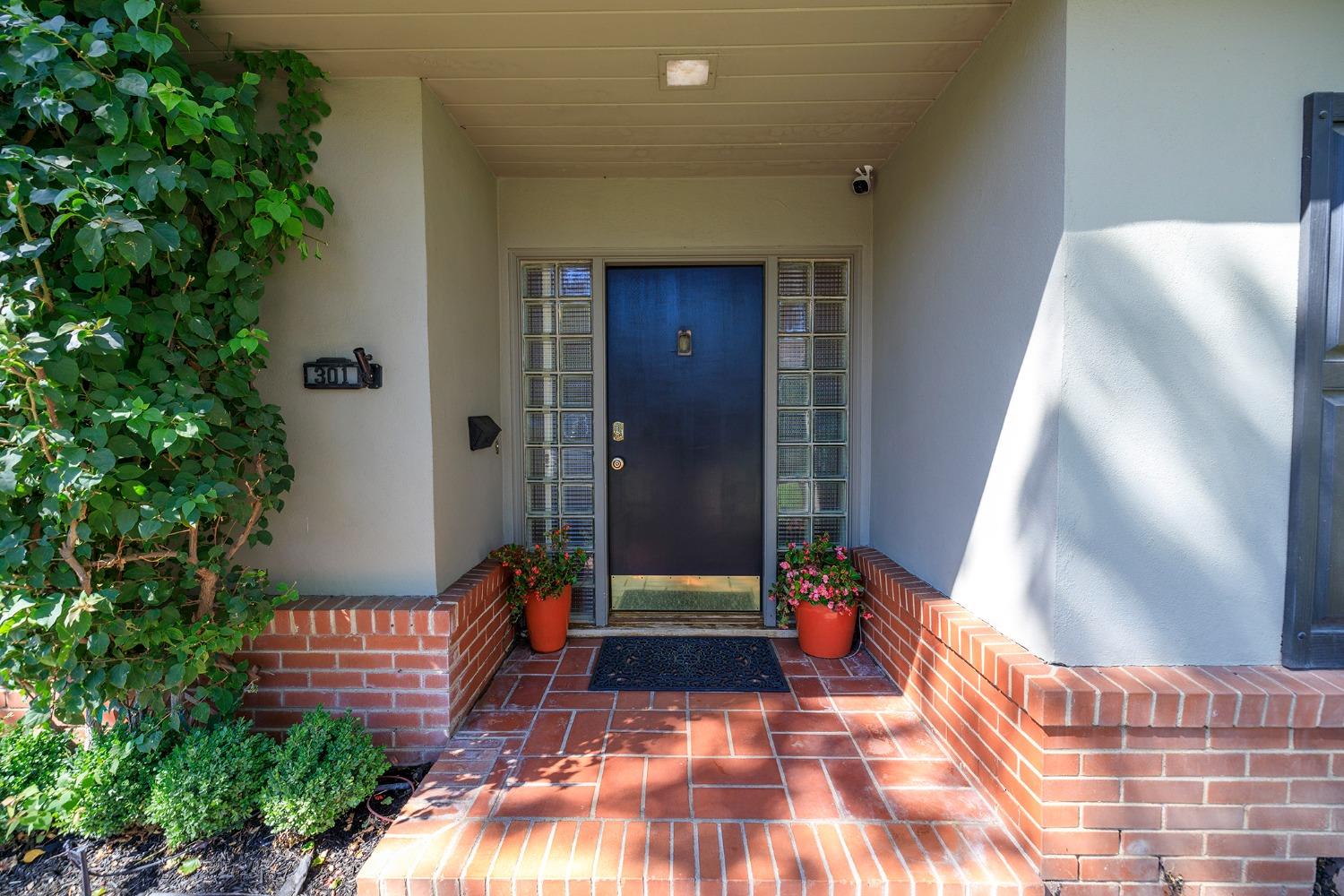 301 Bonita Avenue