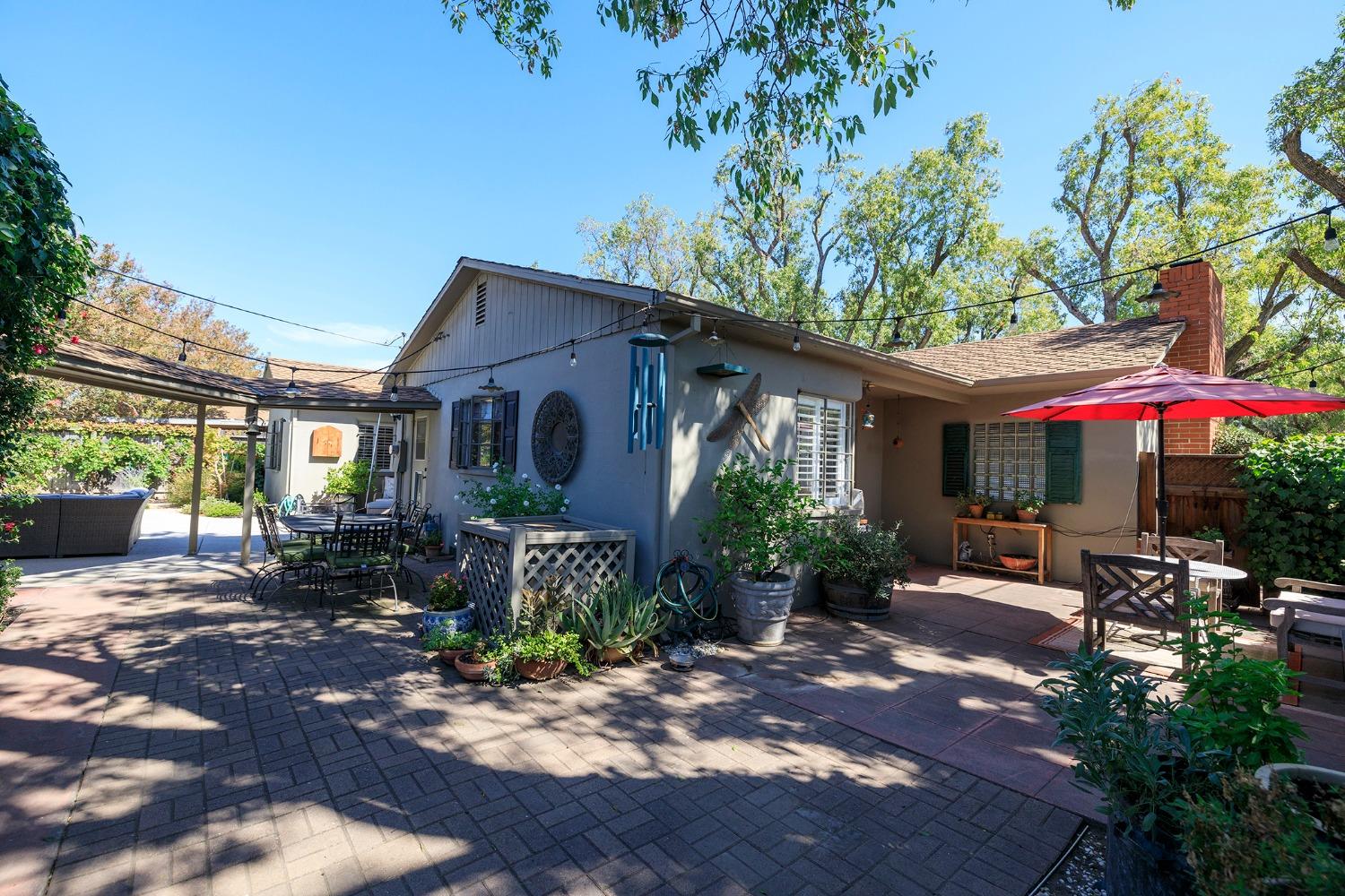 301 Bonita Avenue