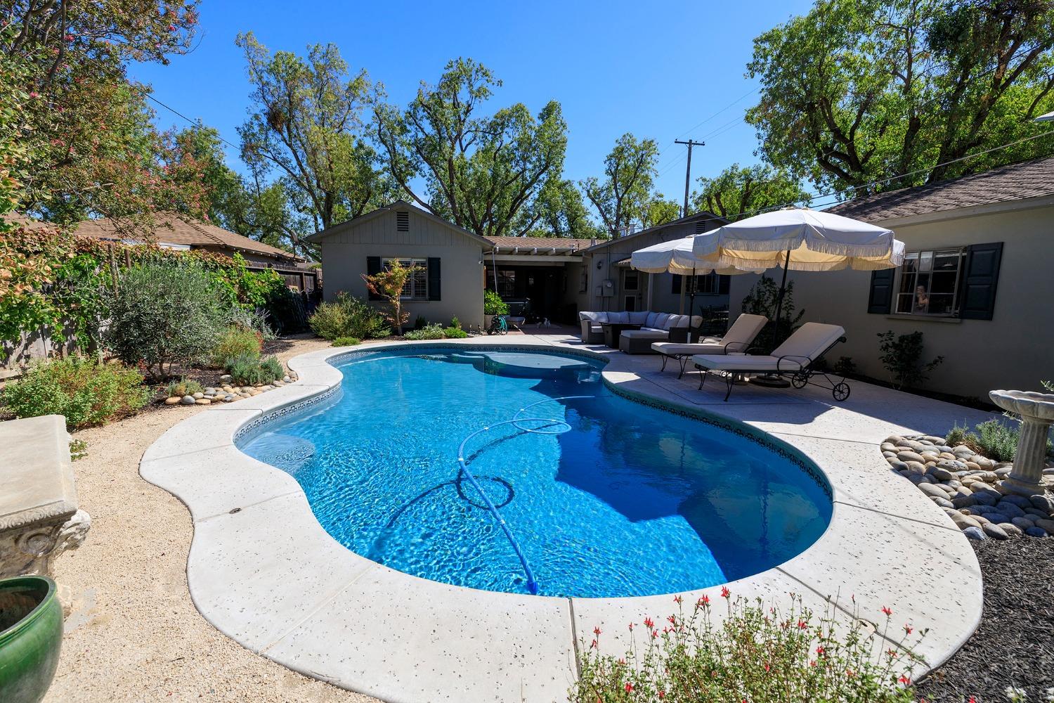301 Bonita Avenue