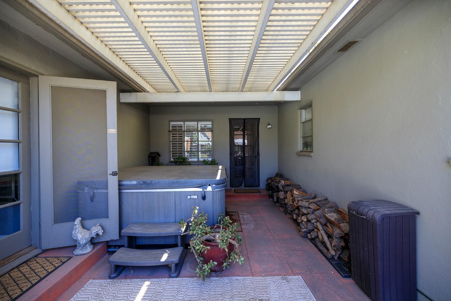 301 Bonita Avenue