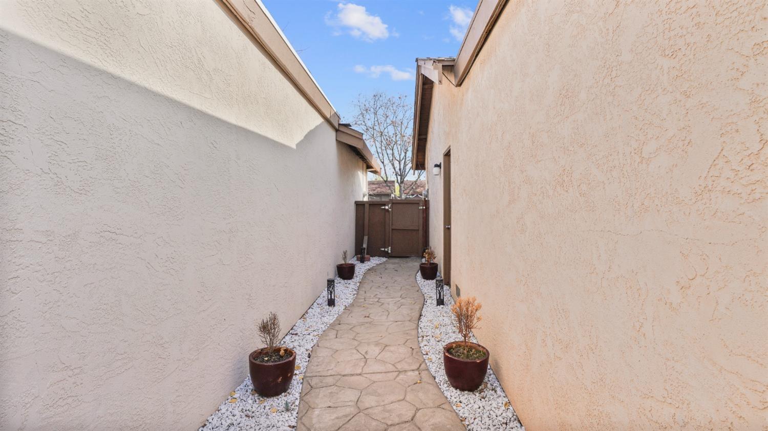 609 Edgebrook Court