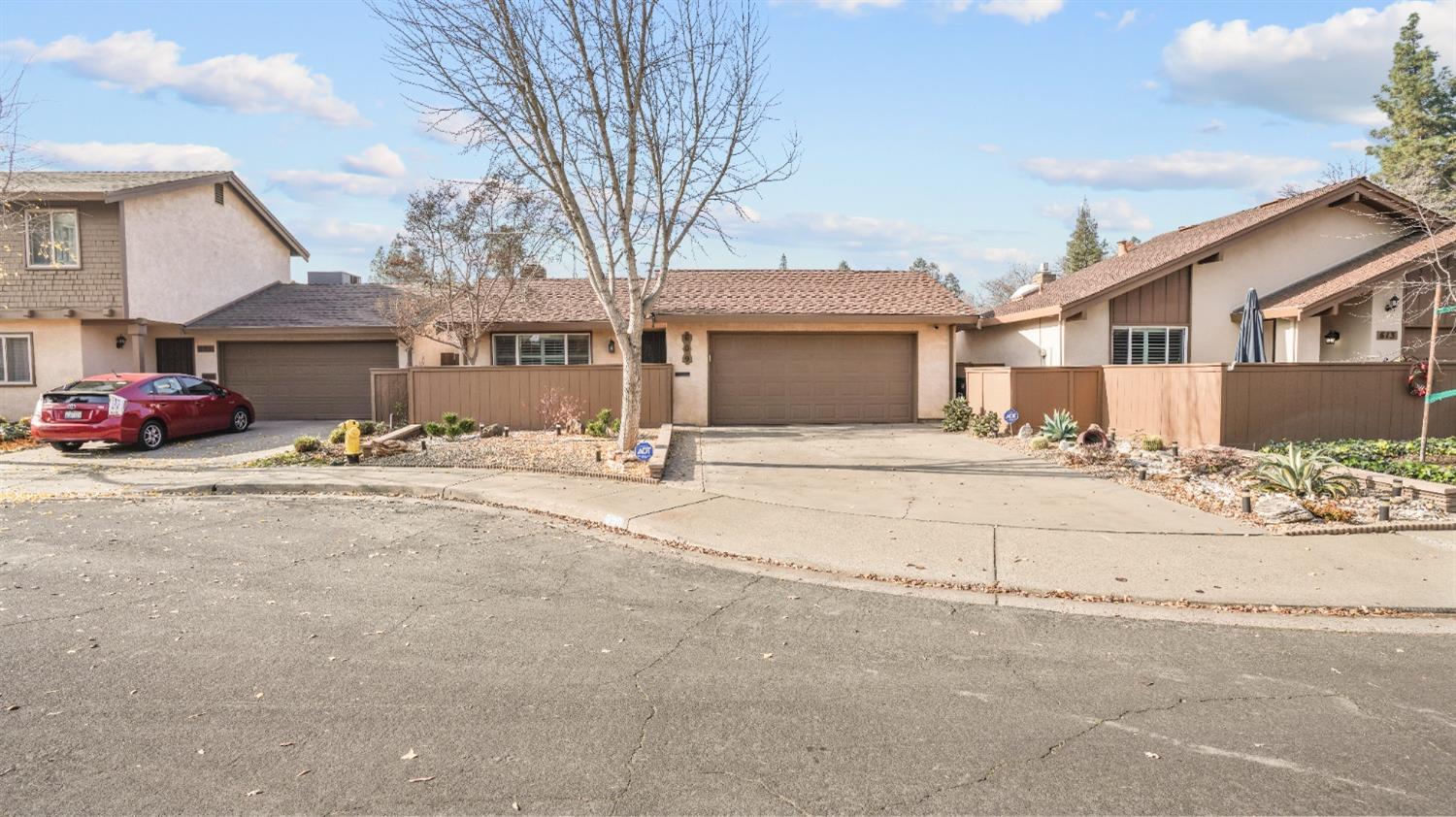 609 Edgebrook Court