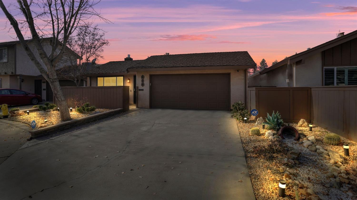 609 Edgebrook Court