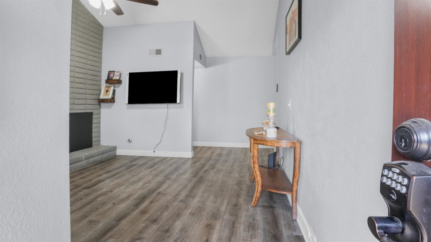 609 Edgebrook Court