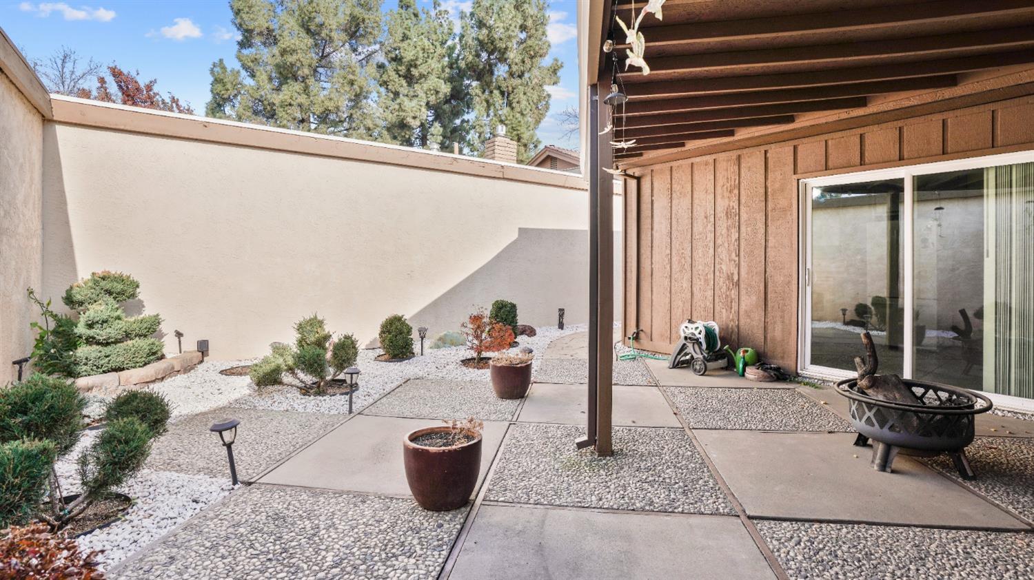 609 Edgebrook Court
