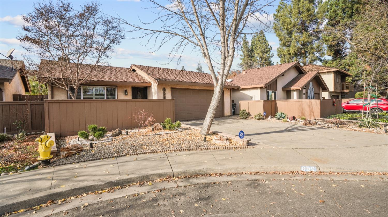 609 Edgebrook Court
