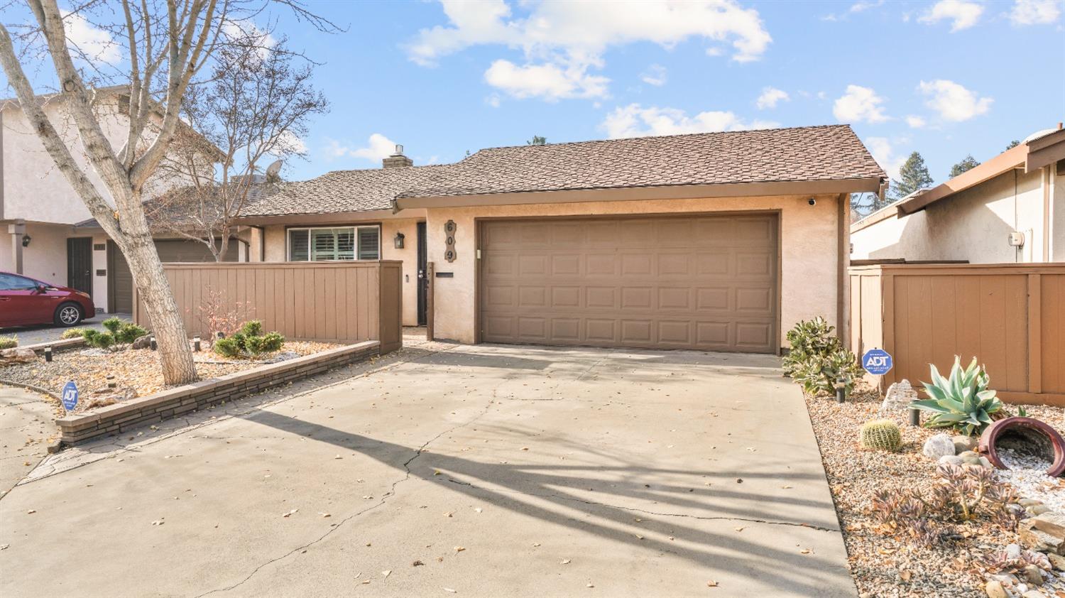 609 Edgebrook Court