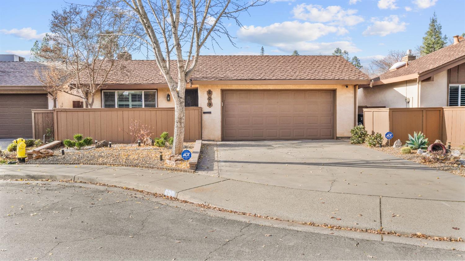 609 Edgebrook Court