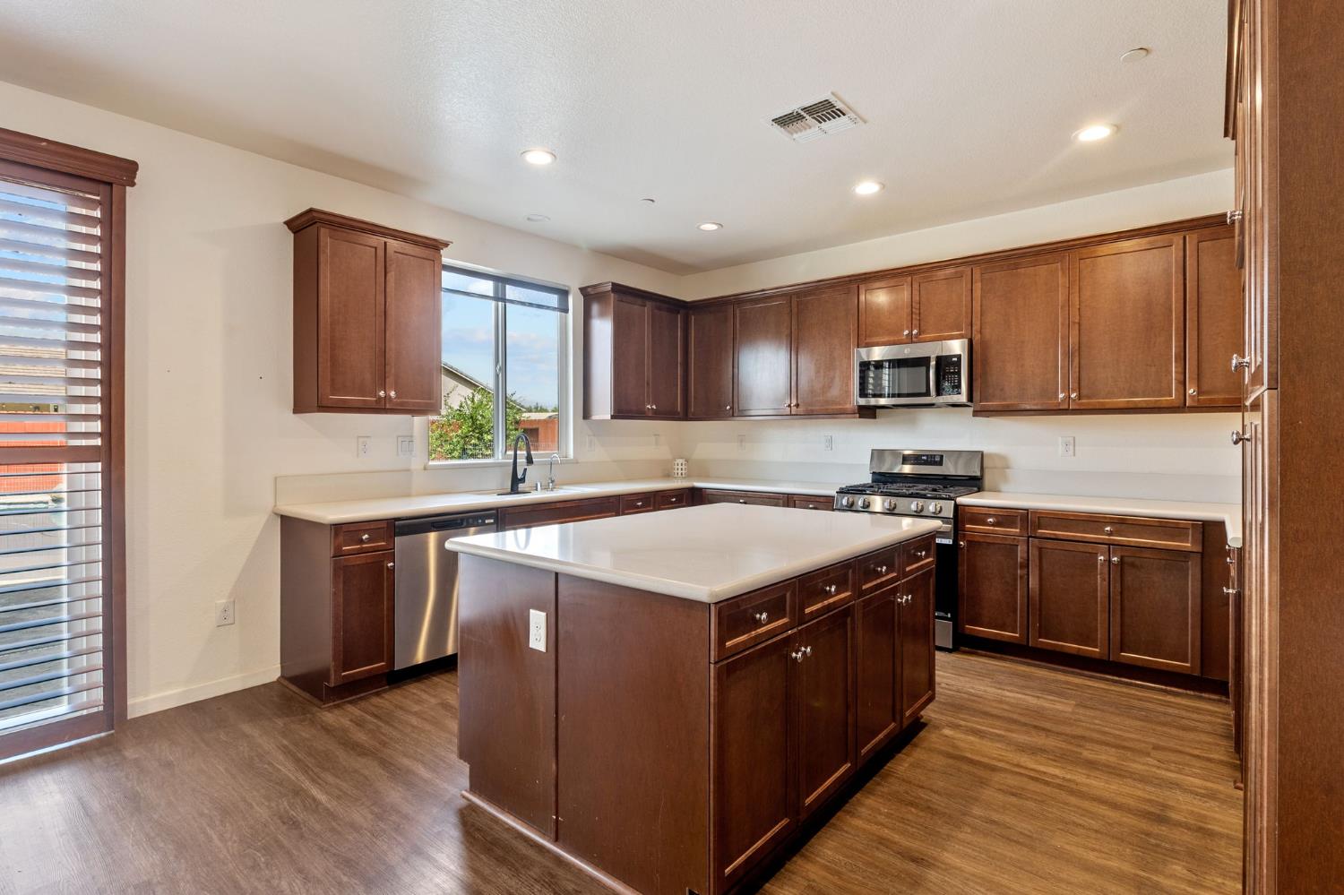 2213 Natsu Road