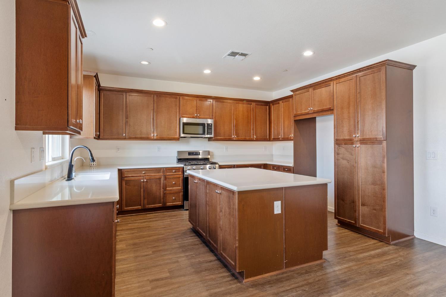 2213 Natsu Road