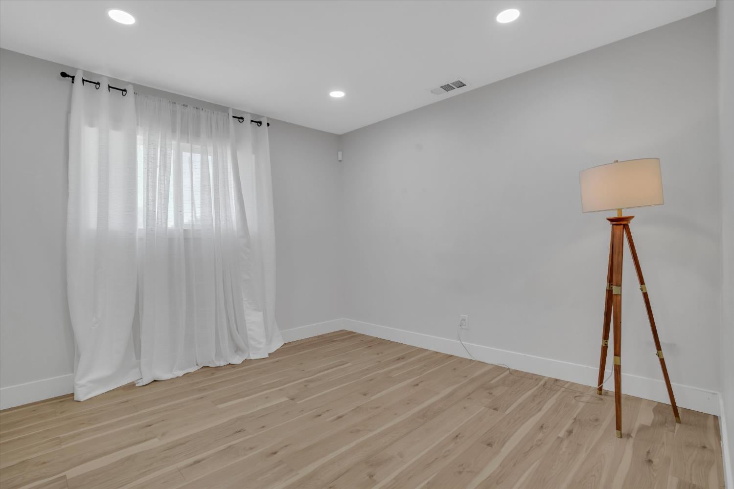5442 Roselle Avenue