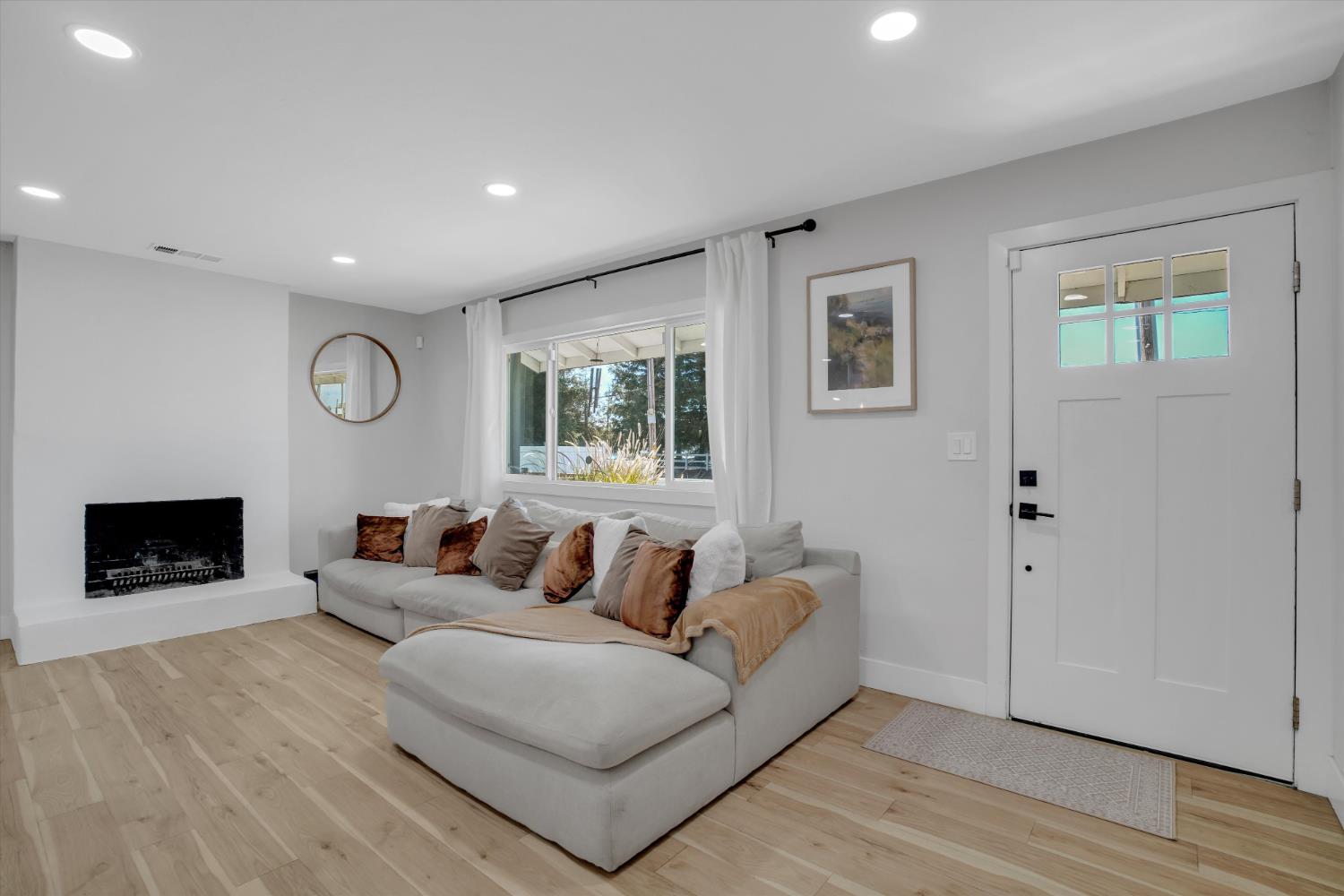 5442 Roselle Avenue