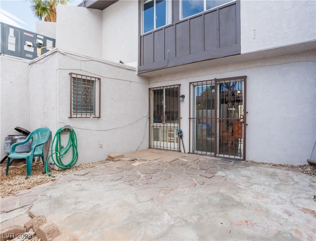 554 Oakbrook Lane