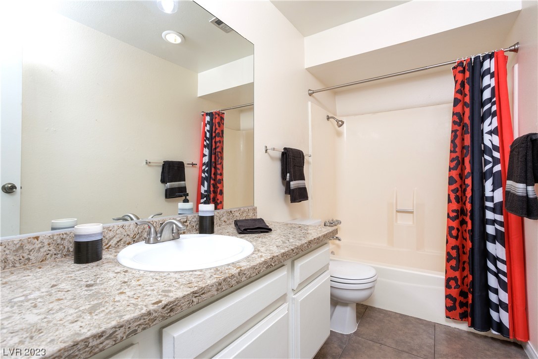 554 Oakbrook Lane