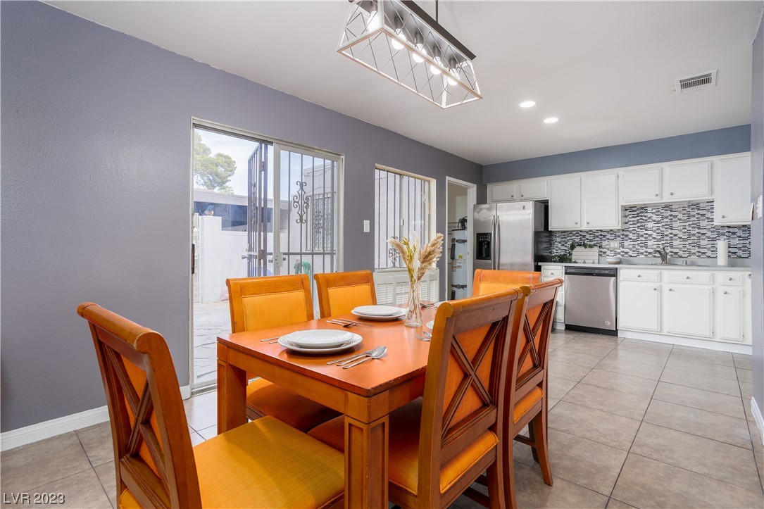 554 Oakbrook Lane