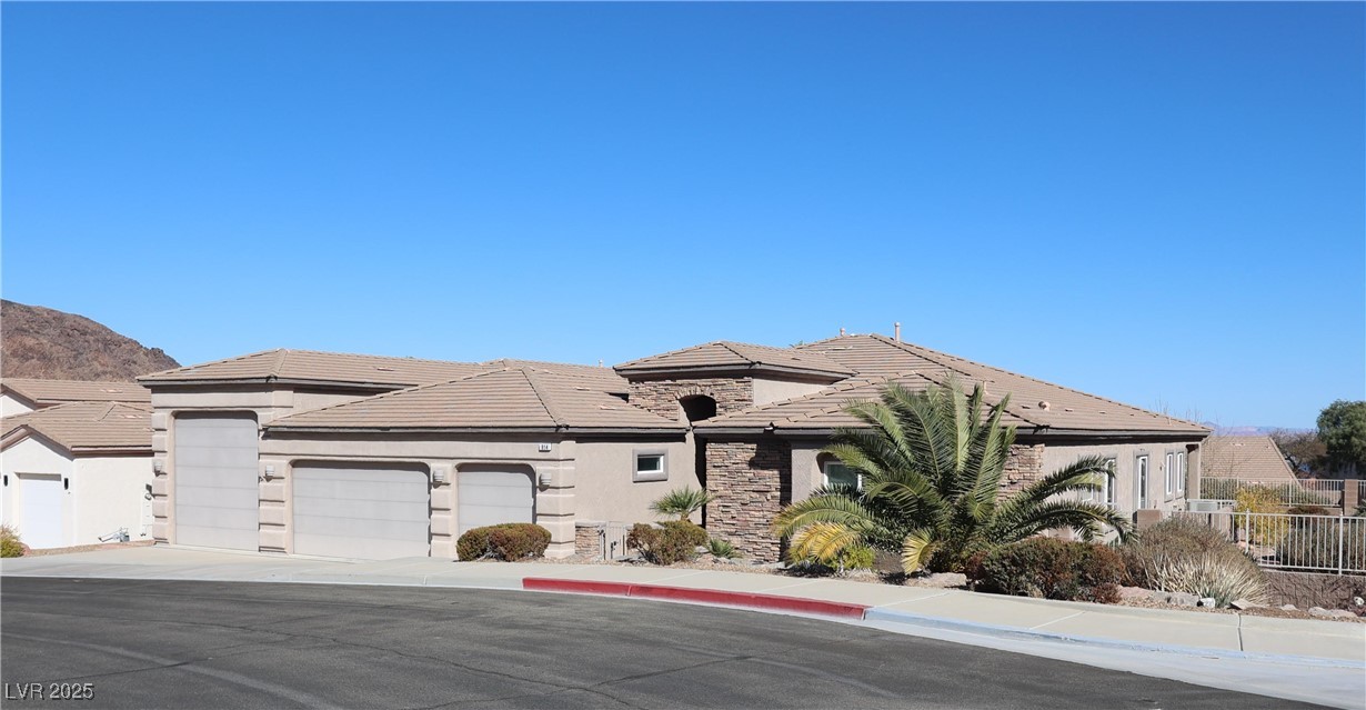 814 Lake Hill Drive
