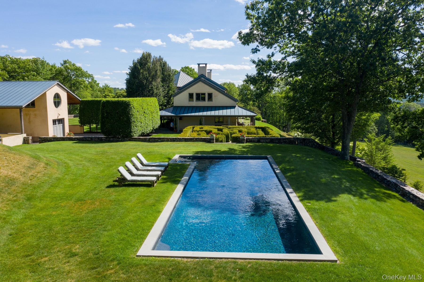 129 West Meadow Lane