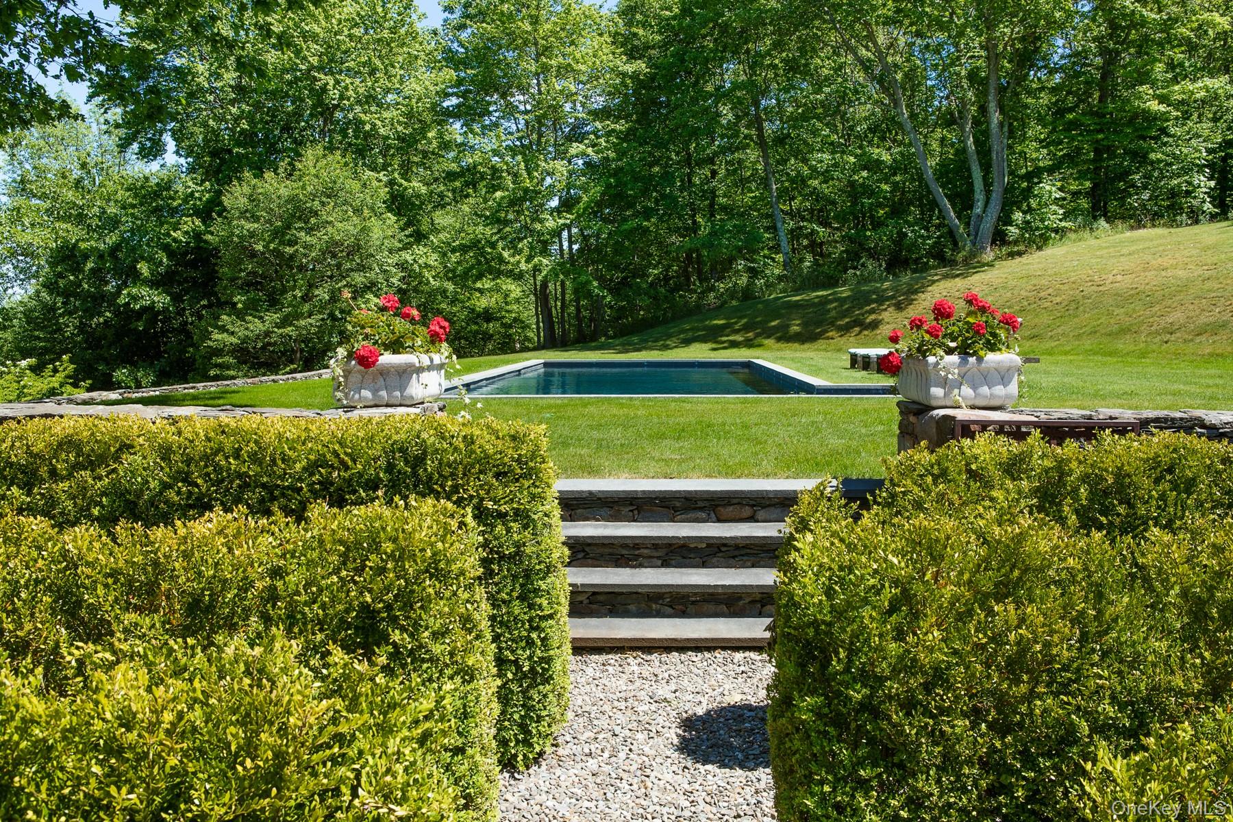 129 West Meadow Lane