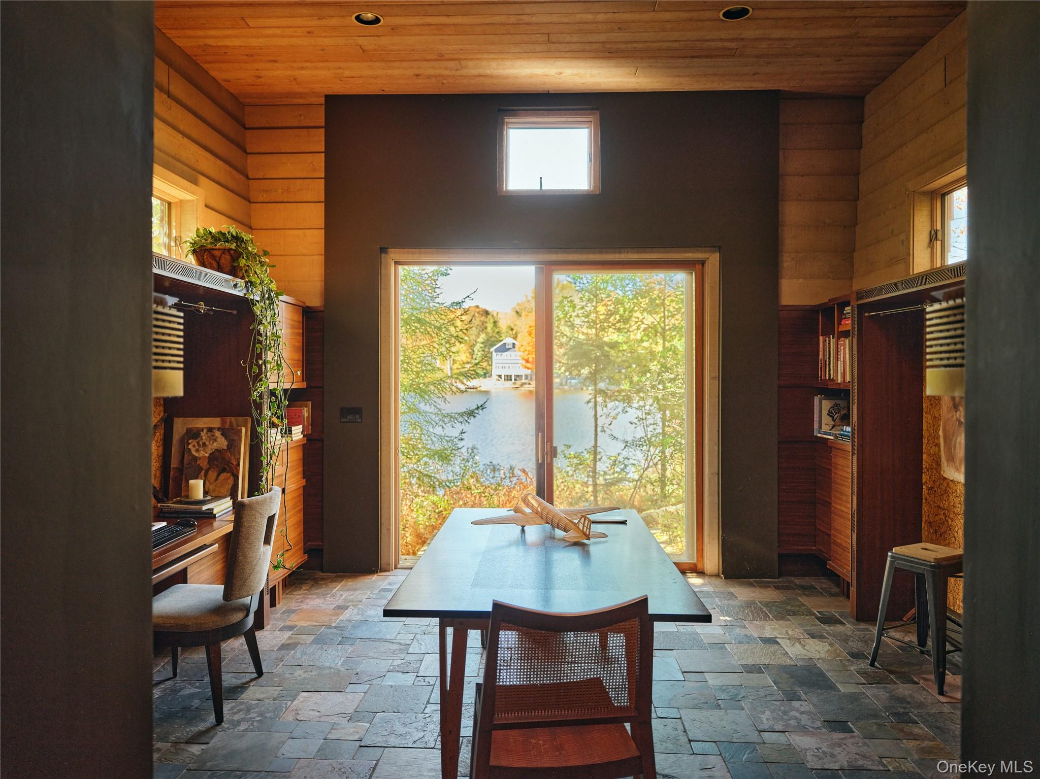 10 Dutchess Cove