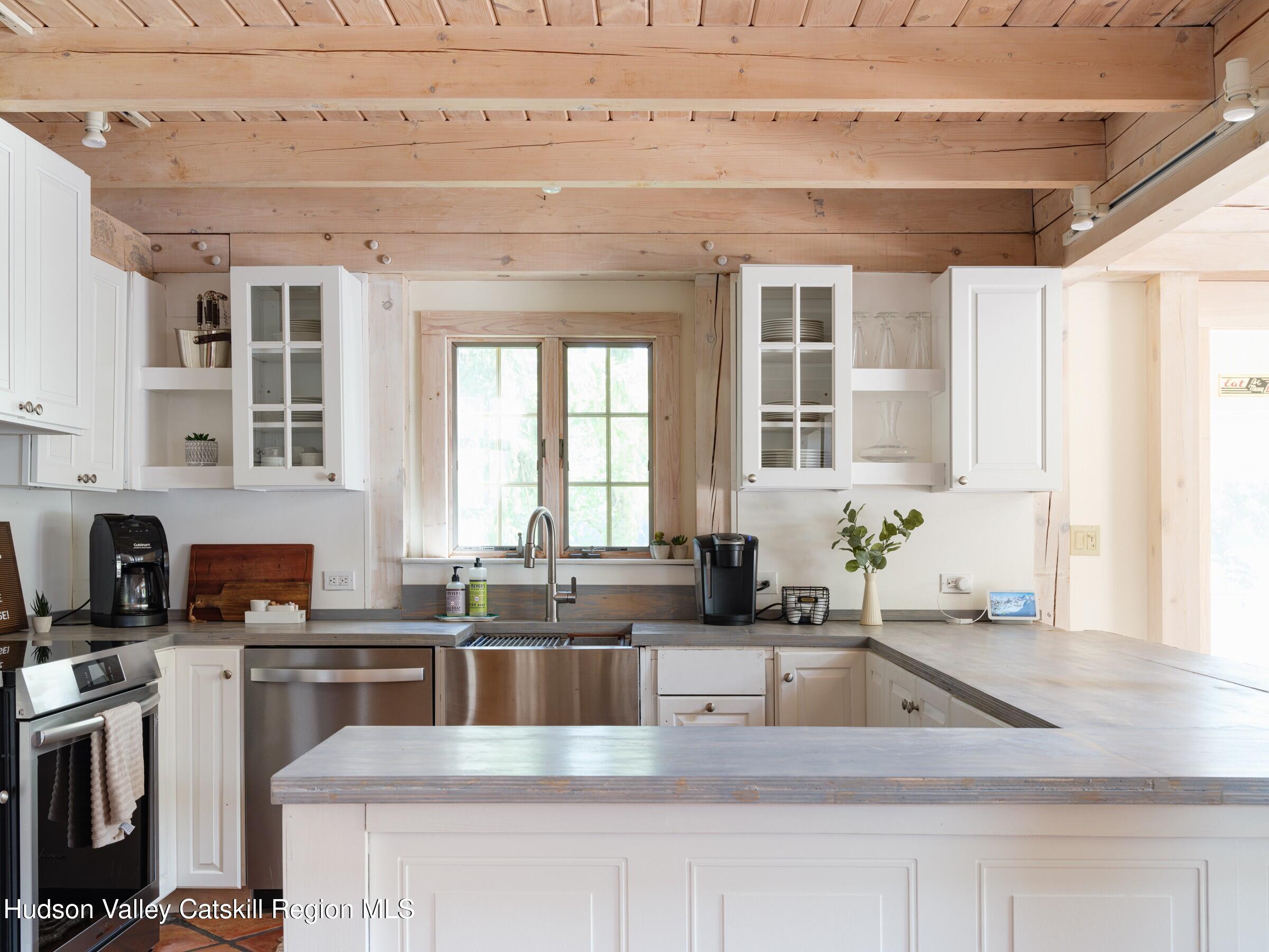 121 Queechy Lake Drive