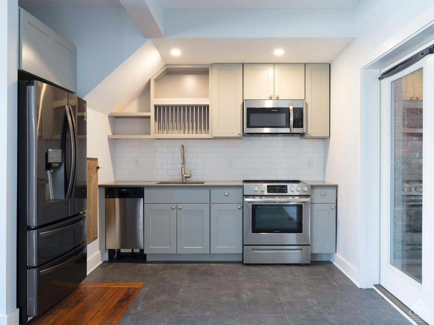 34 S Front Street Street Flr 1